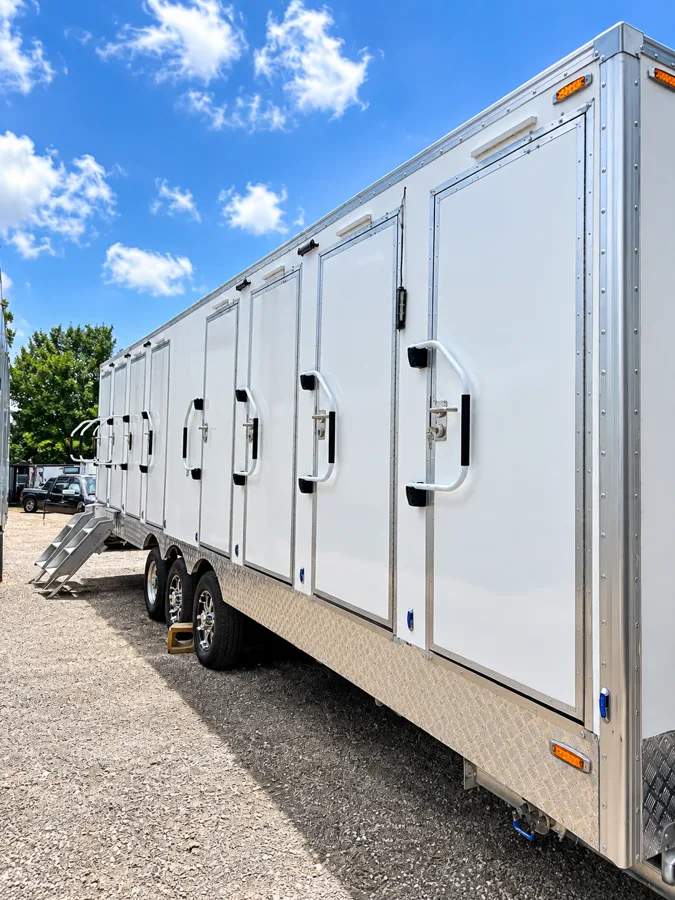 30ft luxury shower restroom combination trailer exterior side view